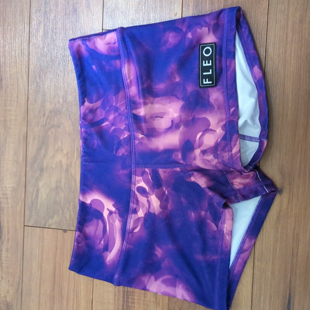 FLEO size M Cheshire Cat 3.25 shorts